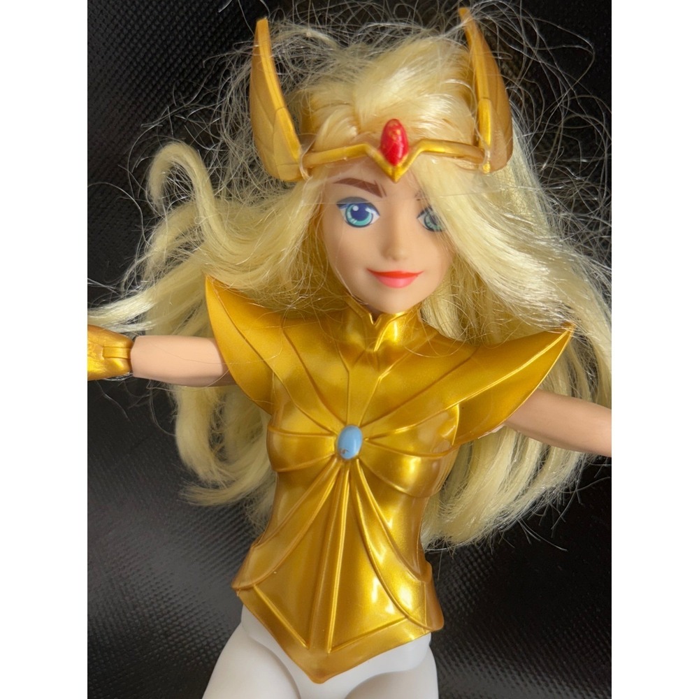 She-Ra Princess of Power Doll 2019 Mattel Blonde Hair Gold Armor Action Figure - Picture 3 of 7